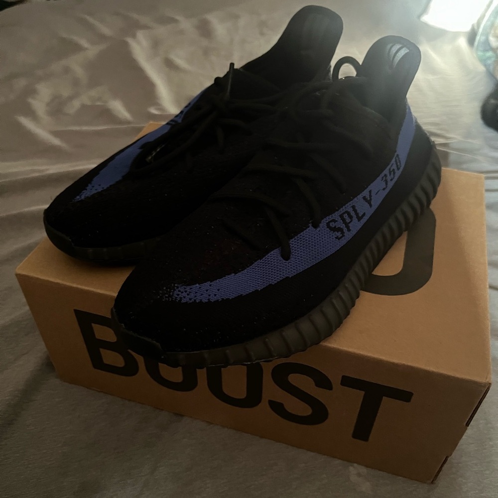 Yeezy 350 V2 dazzling blue size 11